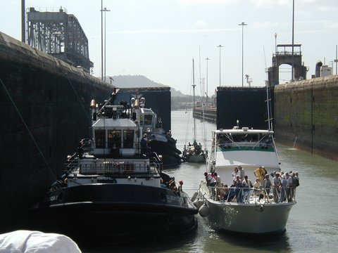 Miraflores Locks - lock water down